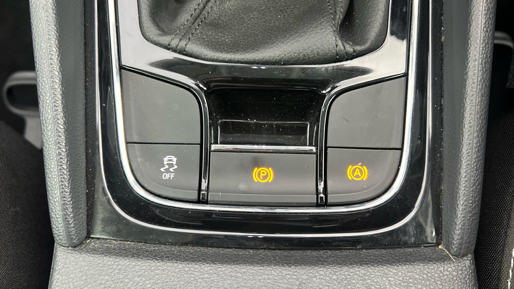 Skoda Karoq Se Technology White #15