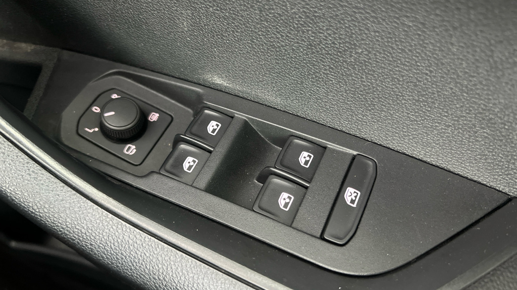 Skoda Karoq Se Technology White #13