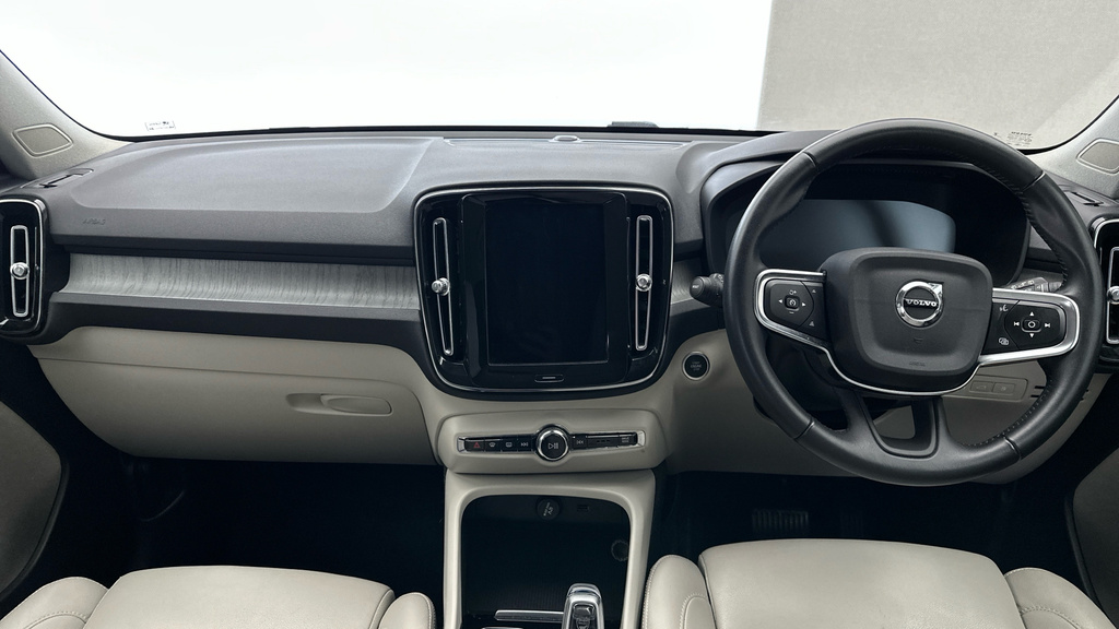 Volvo XC40 Suv Red #15