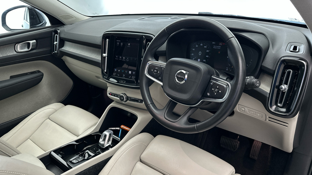 Volvo XC40 Suv Red #12