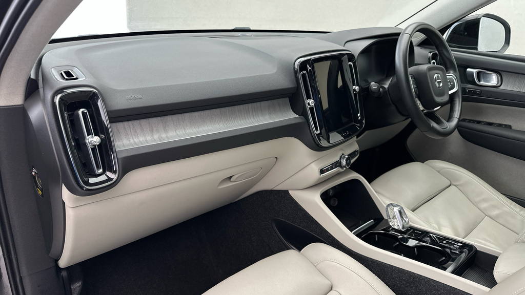 Volvo XC40 Suv Red #14