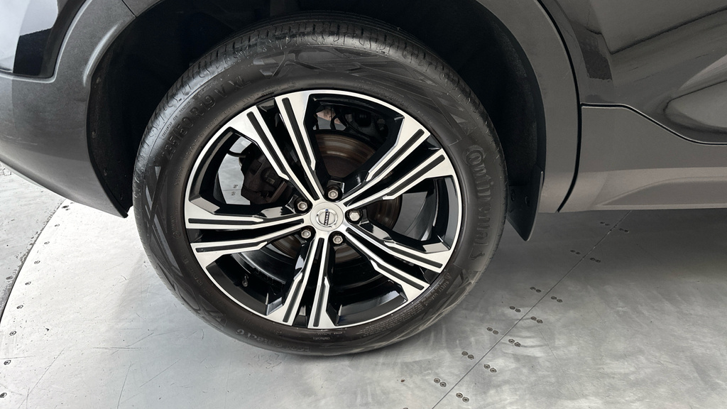Volvo XC40 Suv Red #27