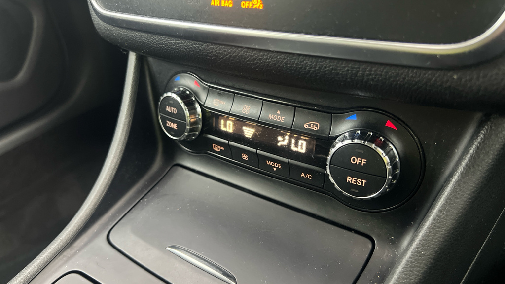 Mercedes-Benz GLA Class Class Gla 200D Se Hatchback Green #16