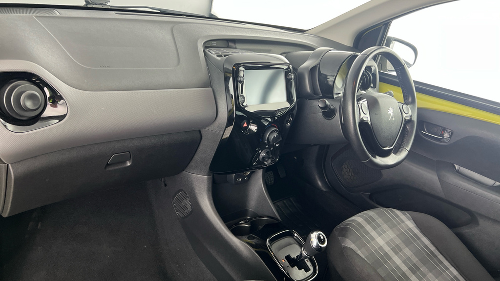 Peugeot 108 Active Red #11