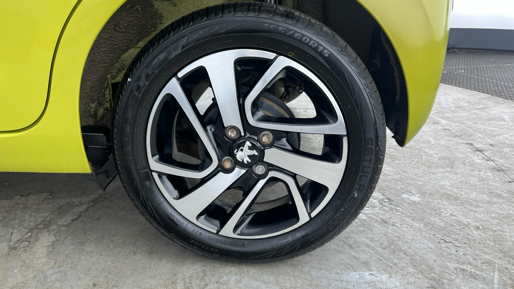 Peugeot 108 Active Red #23