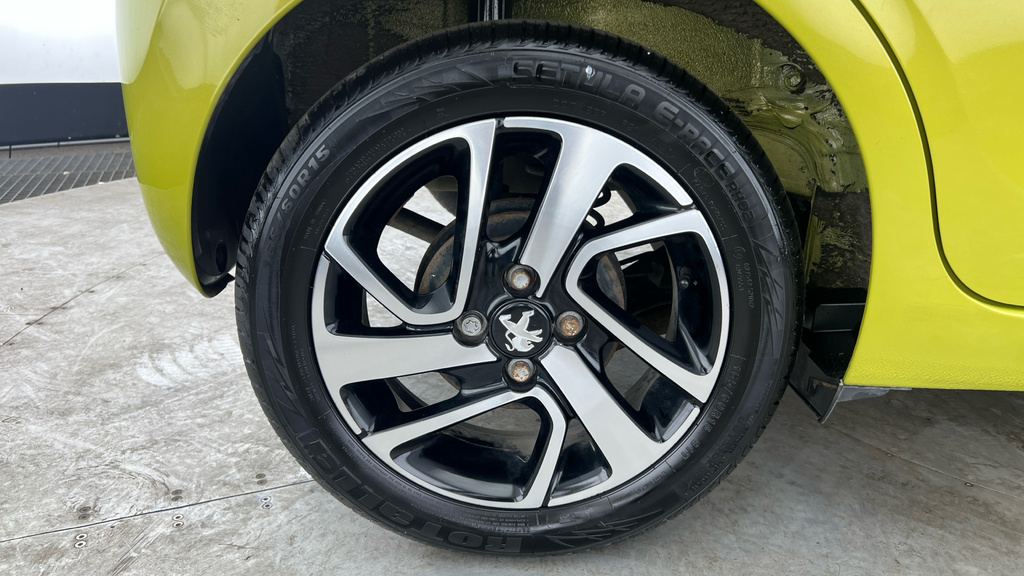 Peugeot 108 Active Red #24