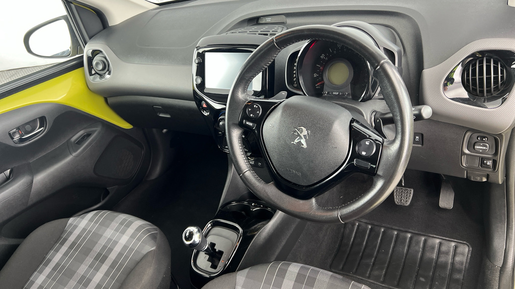 Peugeot 108 Active Red #9