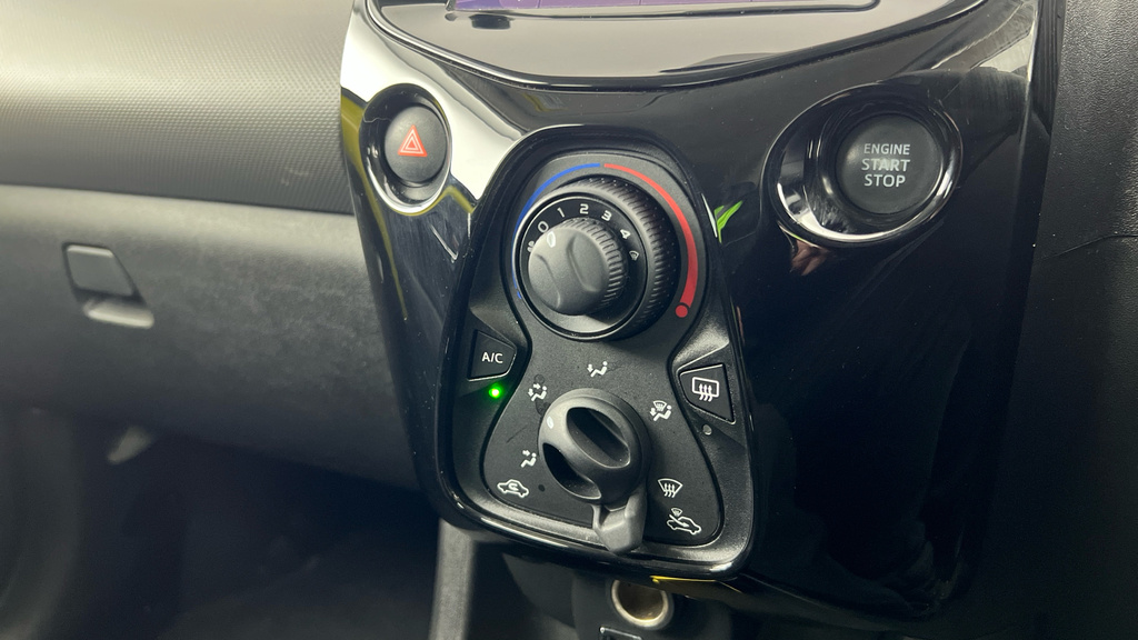 Peugeot 108 Active Red #17