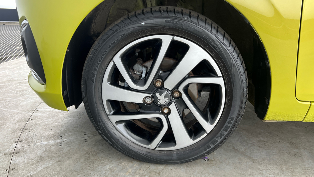 Peugeot 108 Active Red #22