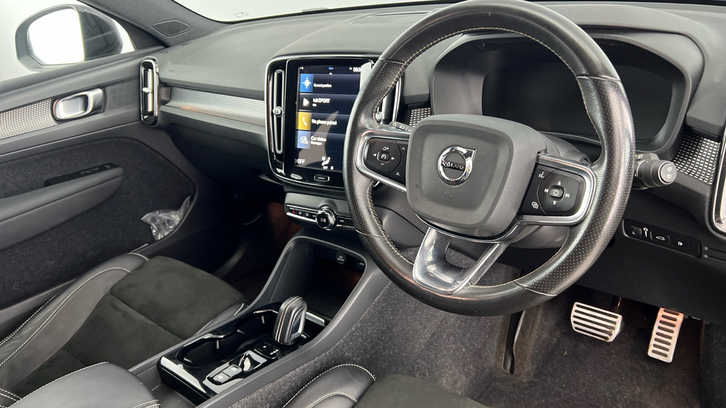 Volvo XC40 B4 R-design Pro Black #9
