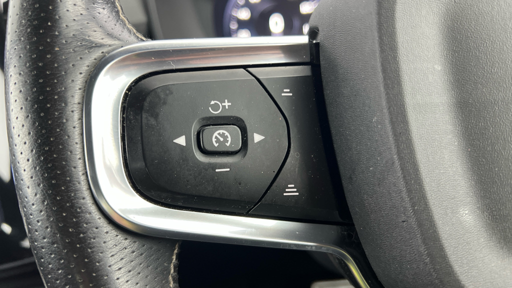 Volvo XC40 B4 R-design Pro Black #14