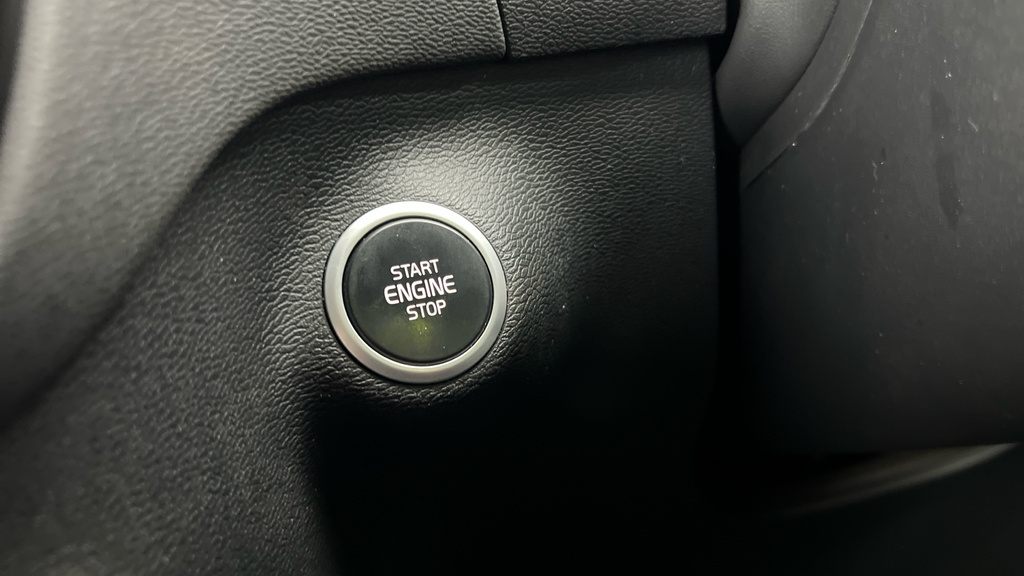 Volvo XC40 B4 R-design Pro Black #17