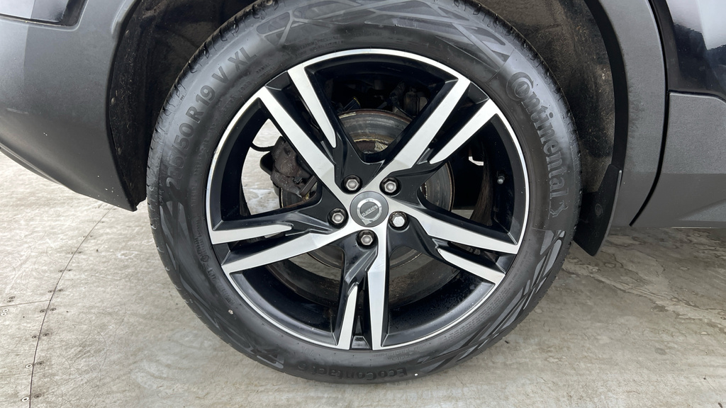 Volvo XC40 B4 R-design Pro Black #29