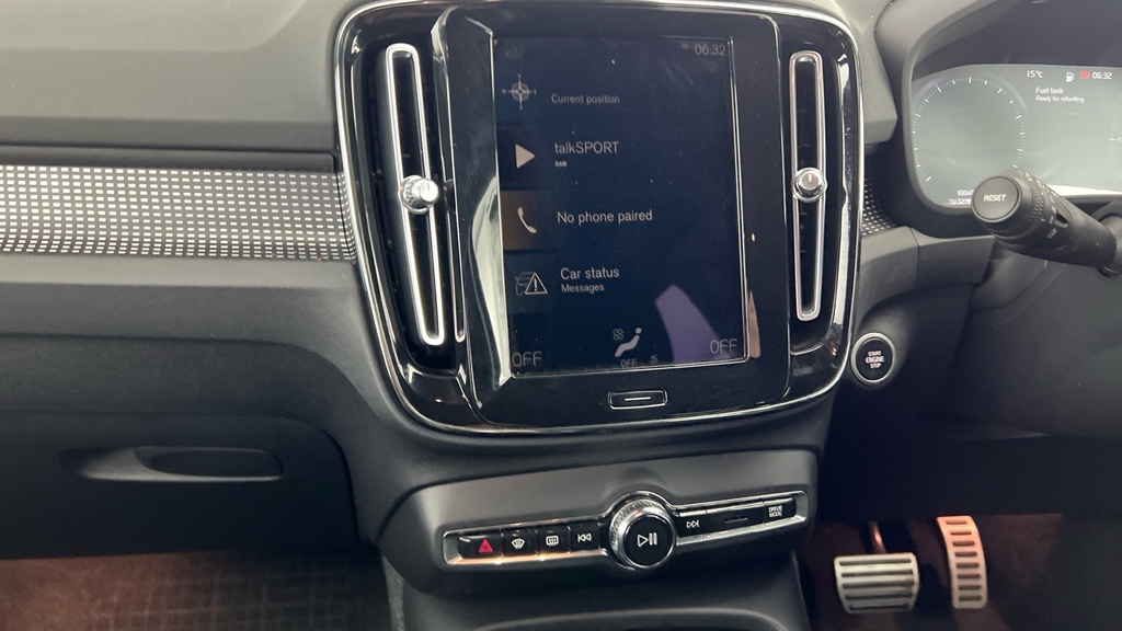 Volvo XC40 B4 R-design Pro Black #22