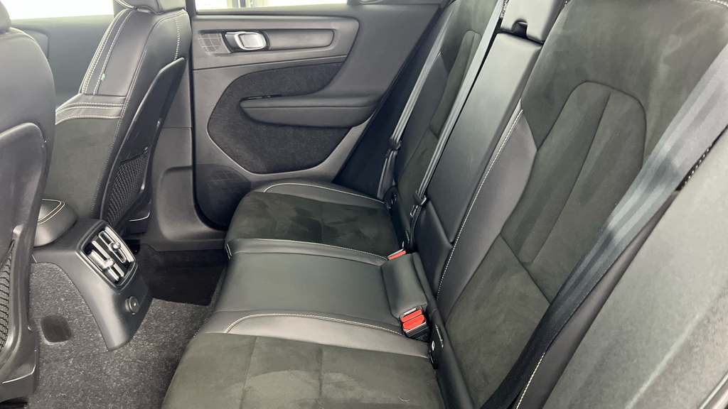 Volvo XC40 B4 R-design Pro Black #24