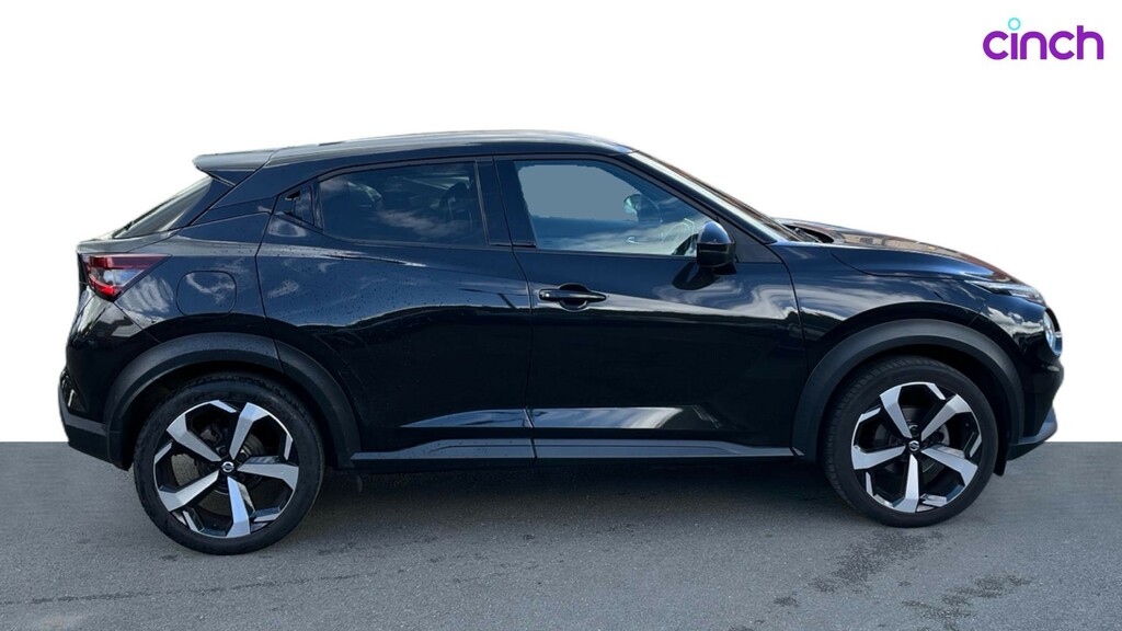 Nissan Juke Tekna Red #2