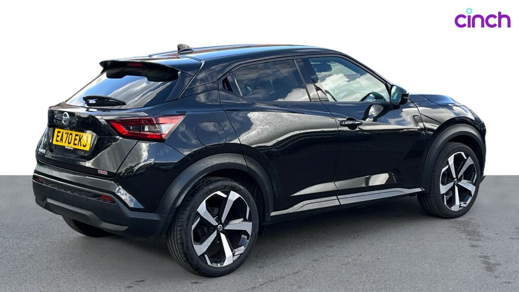 Nissan Juke Tekna Red #3