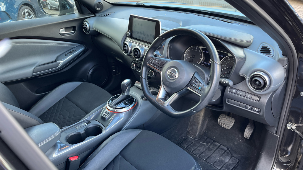 Nissan Juke Tekna Red #9