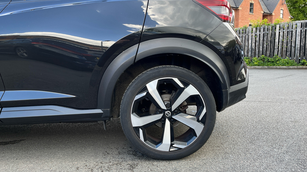 Nissan Juke Tekna Red #18
