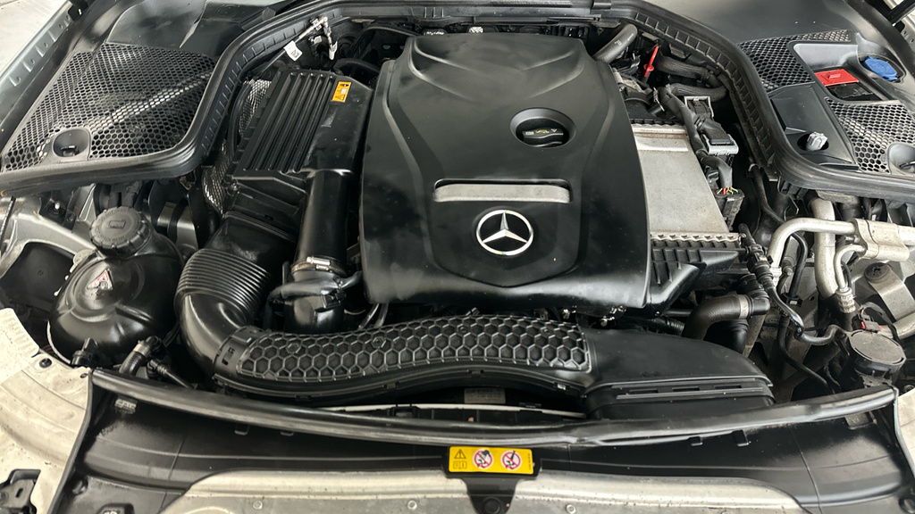 Mercedes-Benz C Class Amg Line Black #25