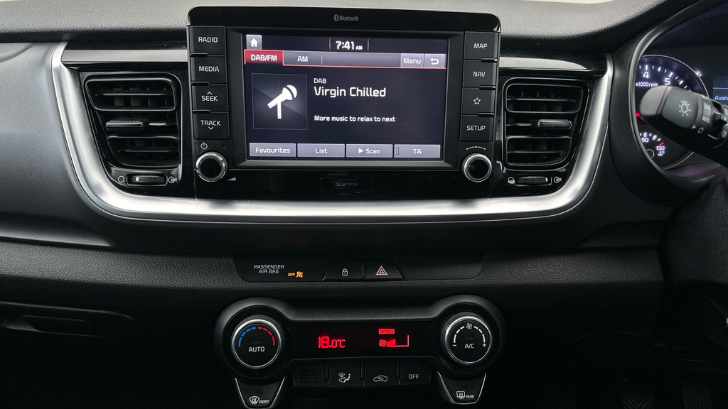 Kia Stonic Estate Black #14