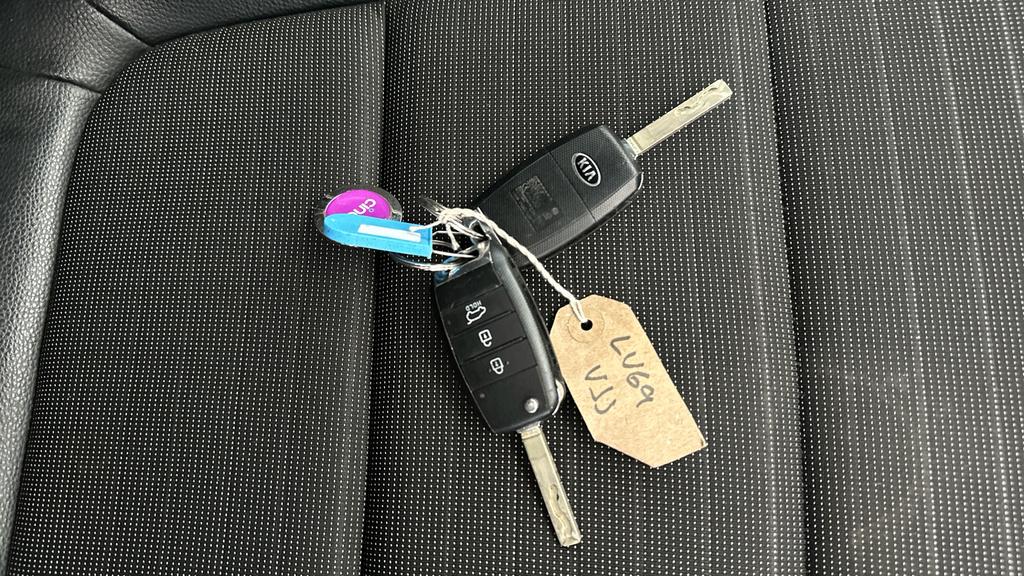 Kia Stonic Estate Black #27