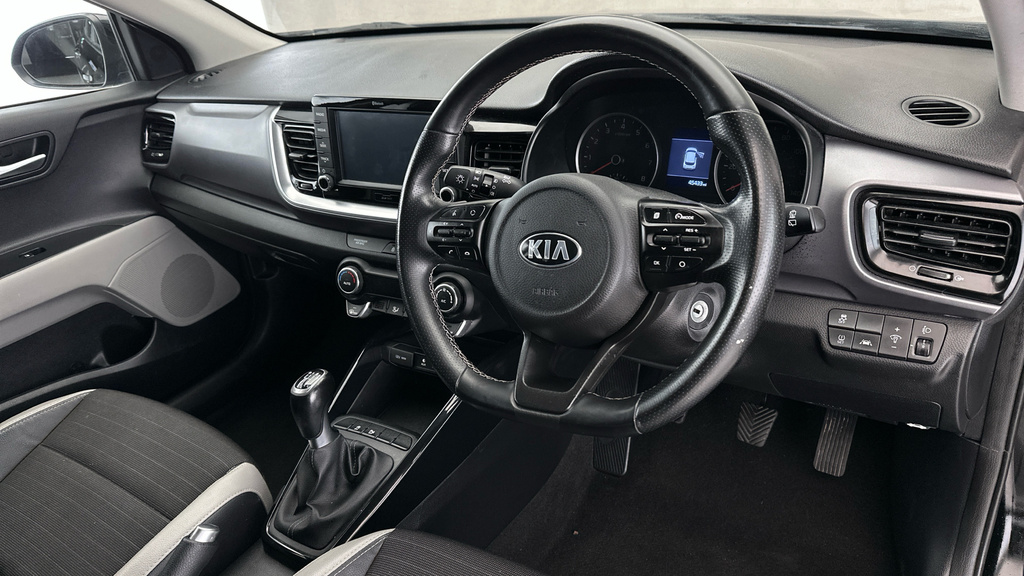 Kia Stonic Estate Black #10
