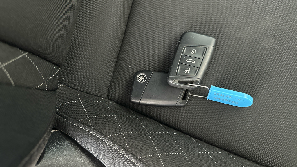 Skoda Karoq Se Technology Grey #26