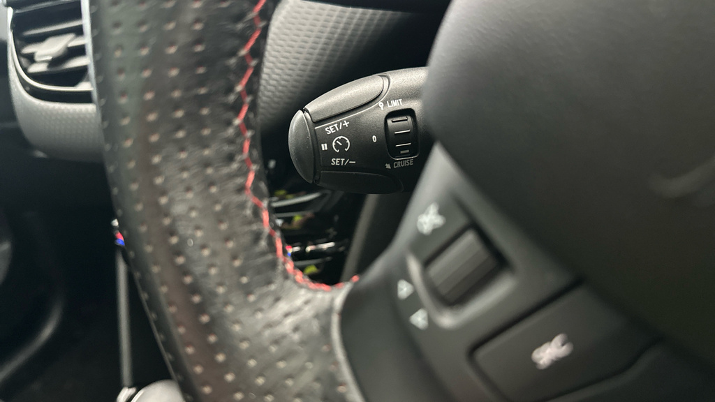Peugeot 2008 Allure Premium White #12