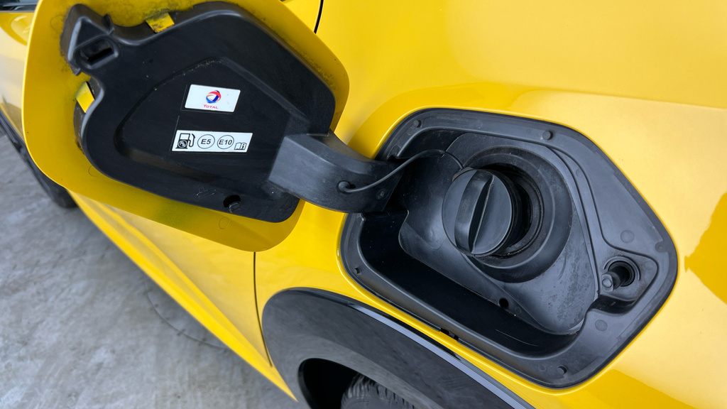 Peugeot 208 208 Active Puretech Ss Yellow #33