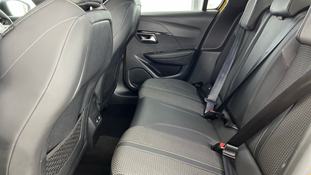Peugeot 208 208 Active Puretech Ss Yellow #26