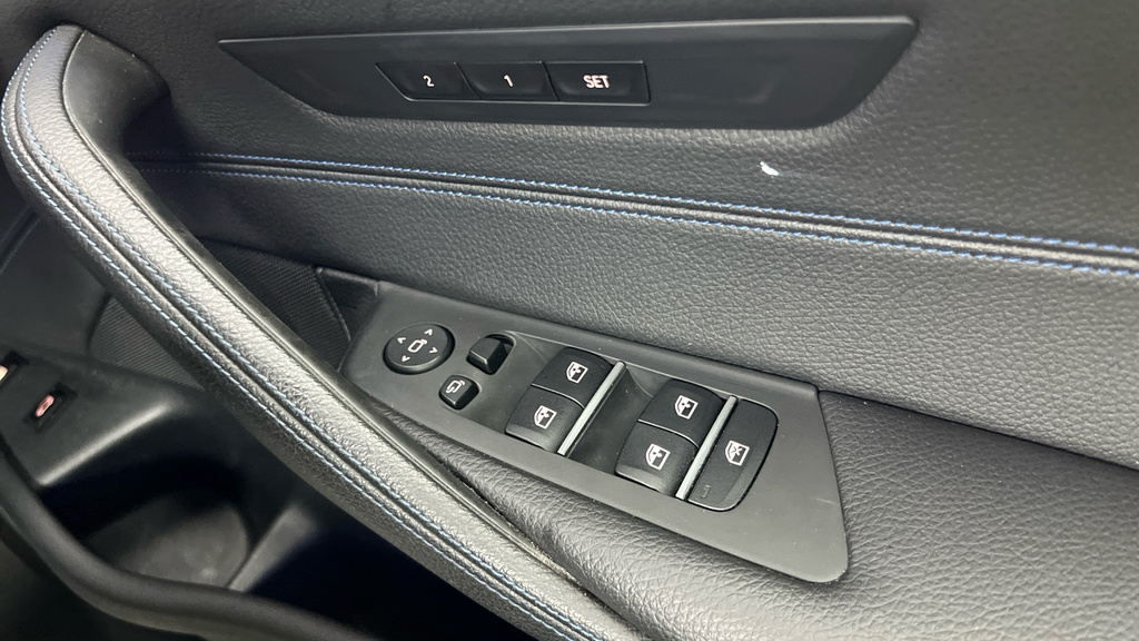 BMW 5 Series Saloon Blue #17