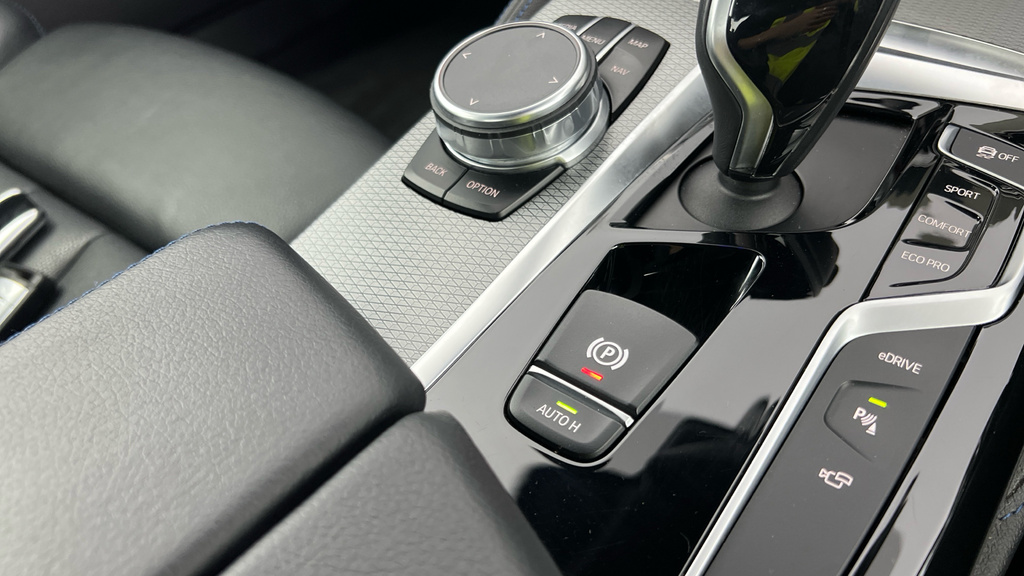 BMW 5 Series Saloon Blue #18