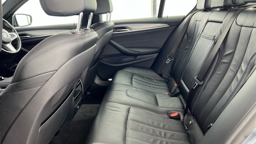 BMW 5 Series Saloon Blue #28