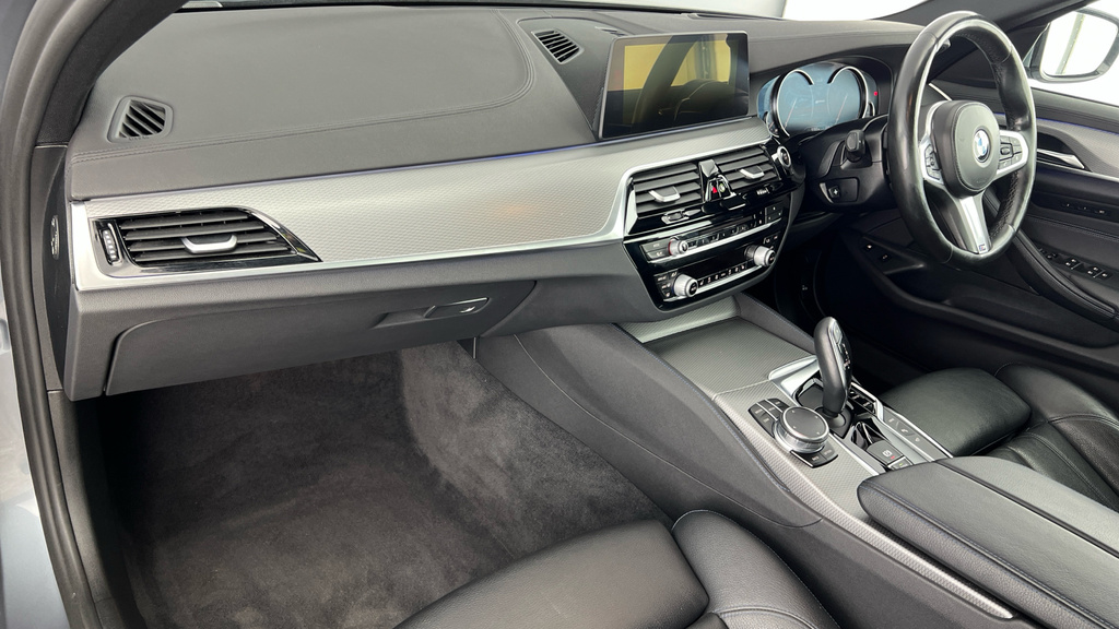 BMW 5 Series Saloon Blue #15