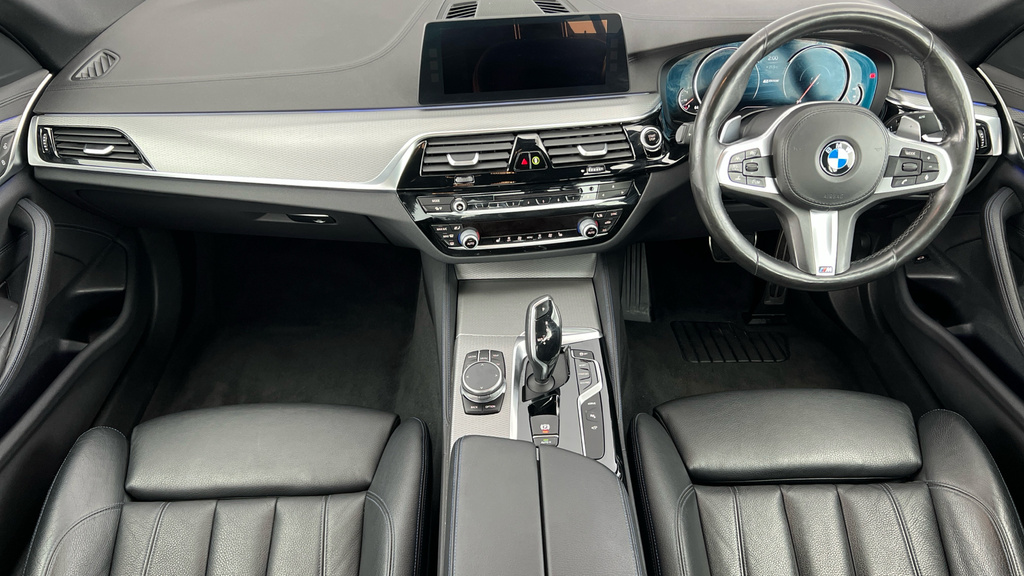 BMW 5 Series Saloon Blue #20