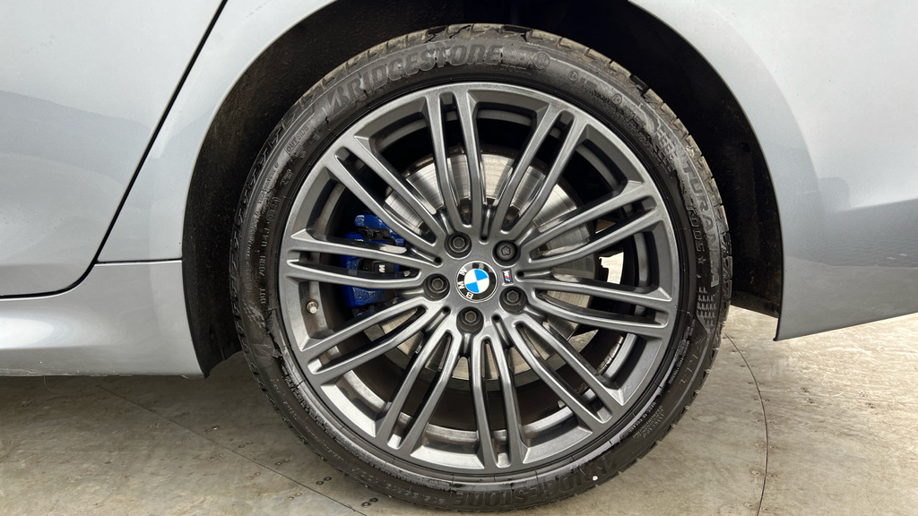 BMW 5 Series Saloon Blue #32