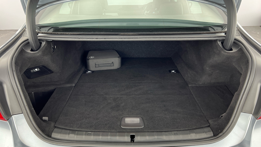 BMW 5 Series Saloon Blue #29