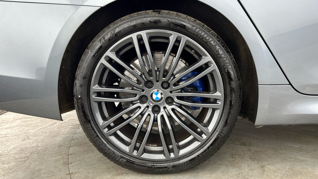 BMW 5 Series Saloon Blue #33