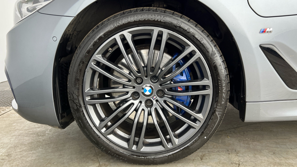 BMW 5 Series Saloon Blue #31
