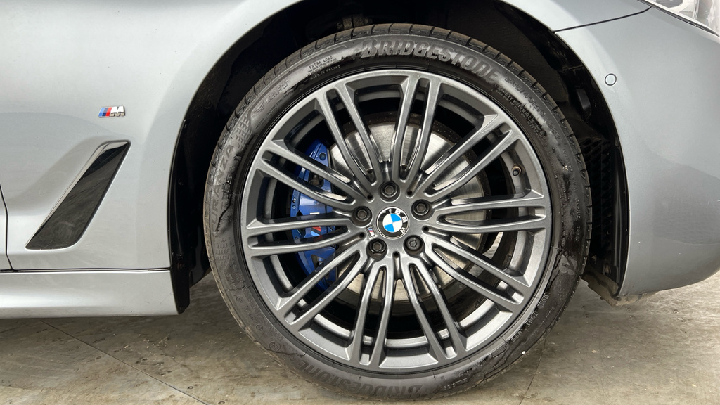 BMW 5 Series Saloon Blue #34