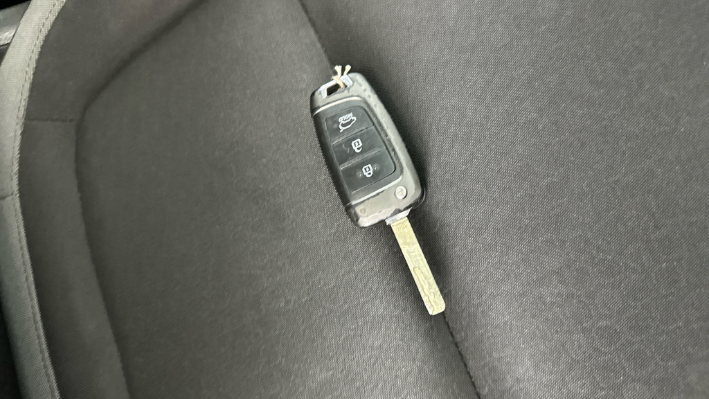 Hyundai Kona Hatchback Yellow #25