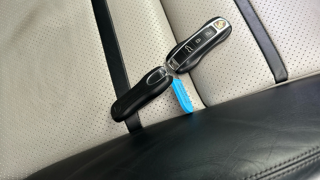 Porsche Cayenne E-hybrid Turbo S Tiptronic S Black #30