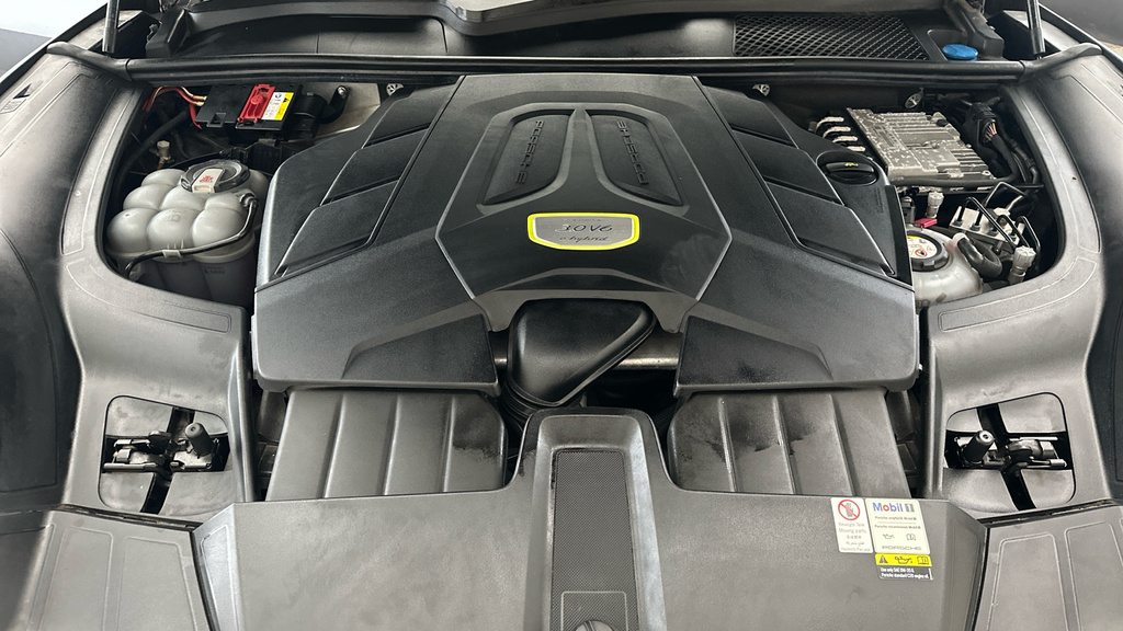 Porsche Cayenne E-hybrid Turbo S Tiptronic S Black #24