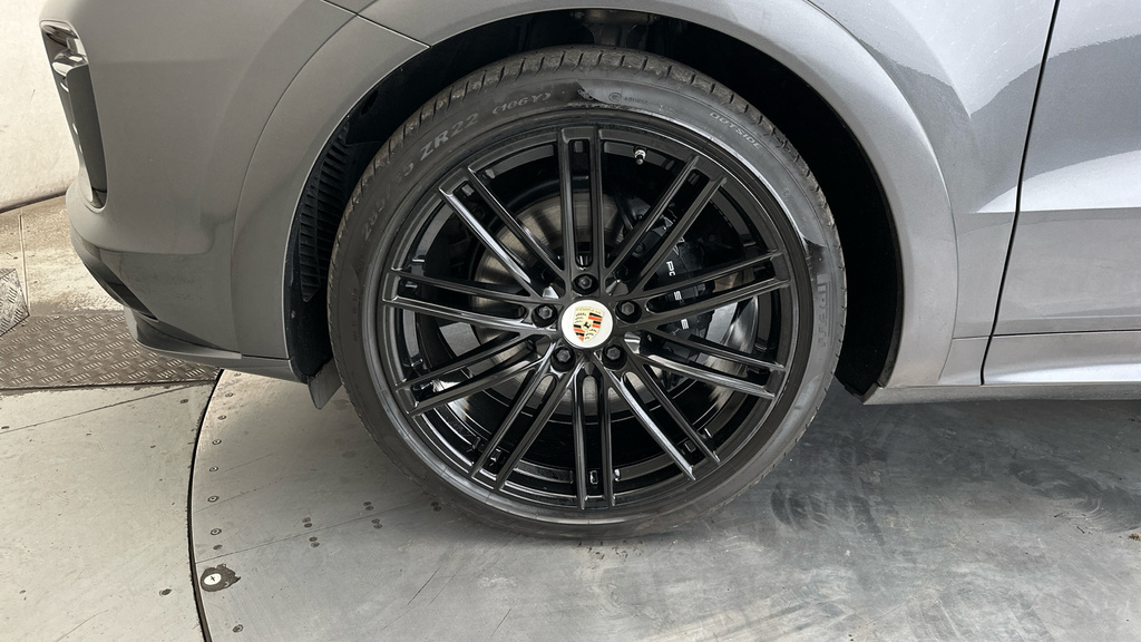 Porsche Cayenne E-hybrid Turbo S Tiptronic S Black #25