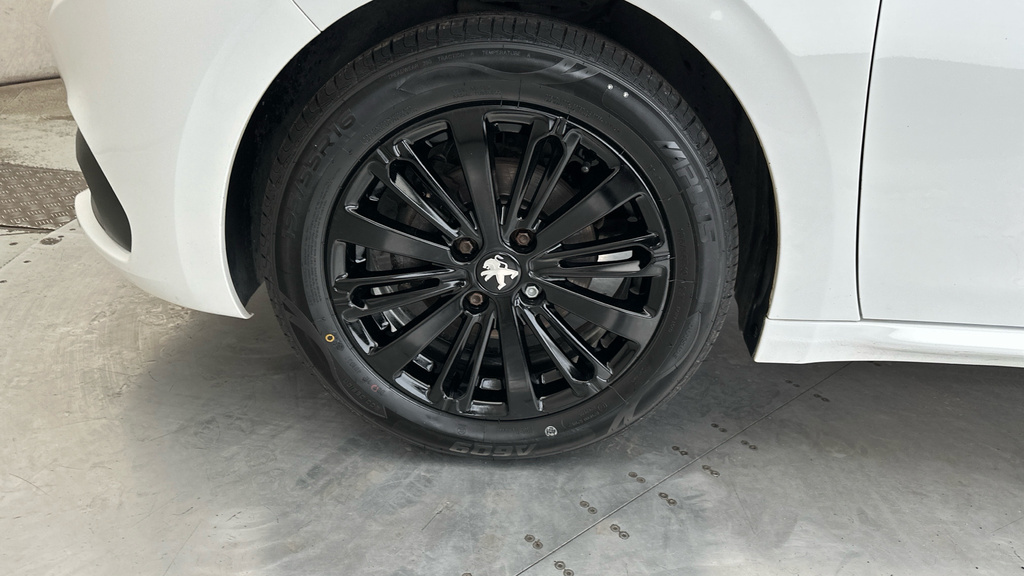 Peugeot 208 1.2 Puretech Active Black #20