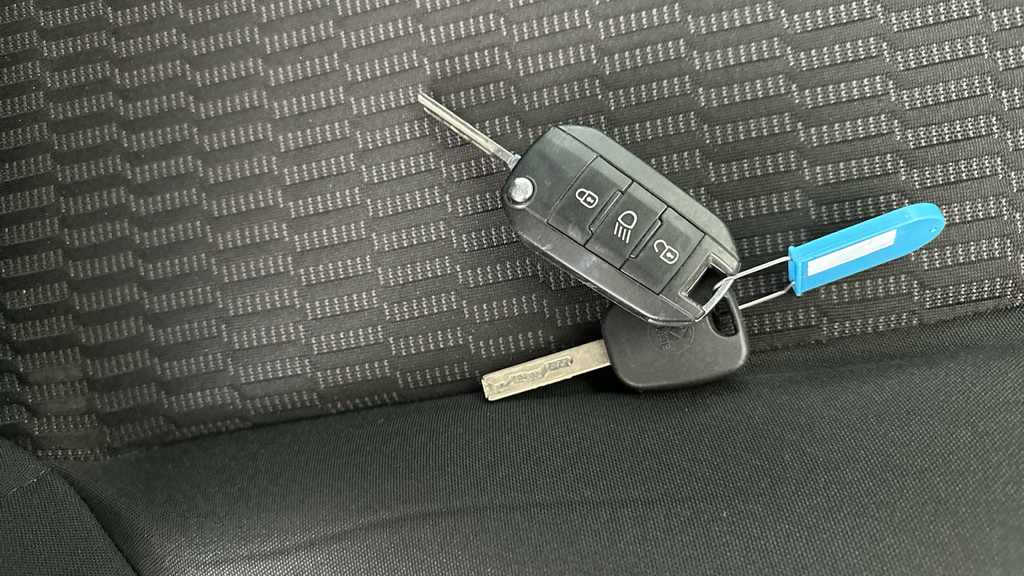 Peugeot 208 1.2 Puretech Active Black #25