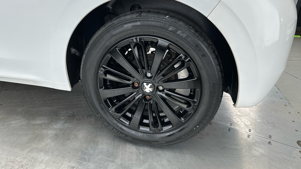 Peugeot 208 1.2 Puretech Active Black #21