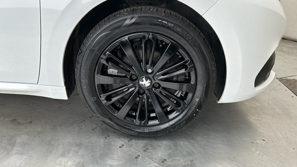 Peugeot 208 1.2 Puretech Active Black #23