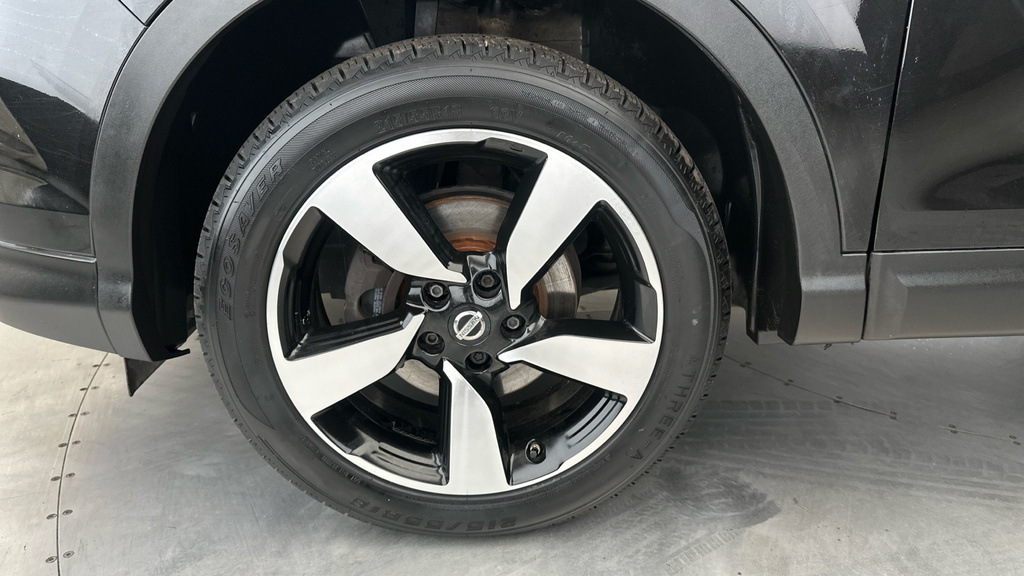 Nissan Qashqai Hatchback Black #24
